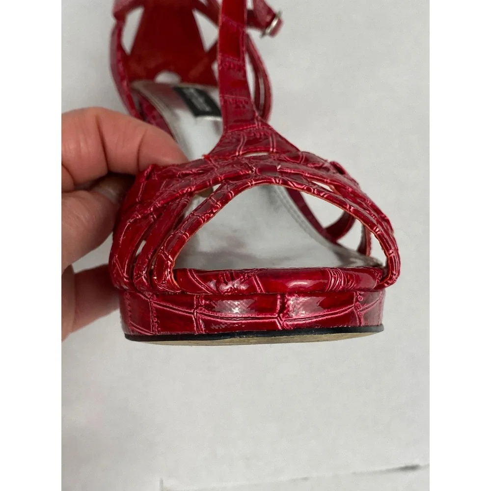 White House Black Market Red Croc Embossed T-Strap Platform Heels Womens 7M